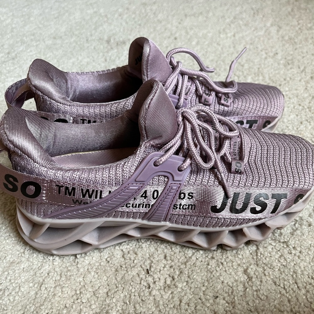 so so tennis shoes